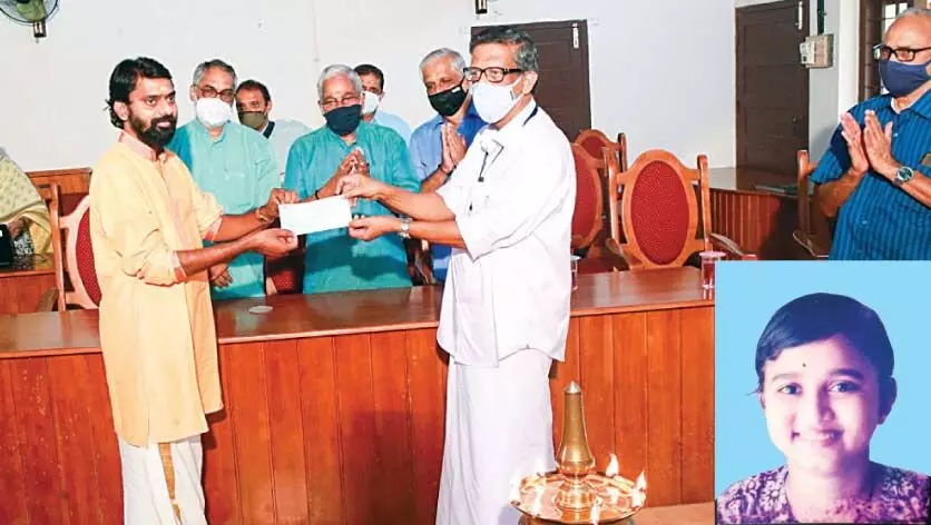 സഹപാഠിയുടെ ഓർമക്ക്​ കലാമണ്ഡലം പൂർവ വിദ്യാർഥികളുടെ എൻഡോവ്​മെൻറ്