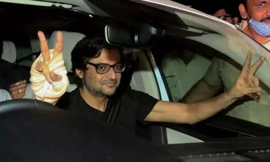 പൊലീസിനെ ആക്രമിച്ച കേസിൽ അർണബിന്റെ മുൻകൂർ ജാമ്യാപേക്ഷ 23ലേക്ക് മാറ്റി പൊലീസിനെ ആക്രമിച്ച കേസിൽ അർണബിന്റെ മുൻകൂർ ജാമ്യാപേക്ഷ 23ലേക്ക് മാറ്റി