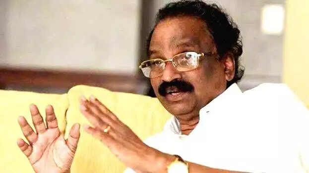 തോക്ക് കണ്ടാൽ പേടിക്കാത്തവരെ ഉലക്ക കാണിച്ച് പേടിപ്പിക്കരുതെന്ന് എ.കെ ബാലൻ തോക്ക് കണ്ടാൽ പേടിക്കാത്തവരെ ഉലക്ക കാണിച്ച് പേടിപ്പിക്കരുതെന്ന് എ.കെ ബാലൻ