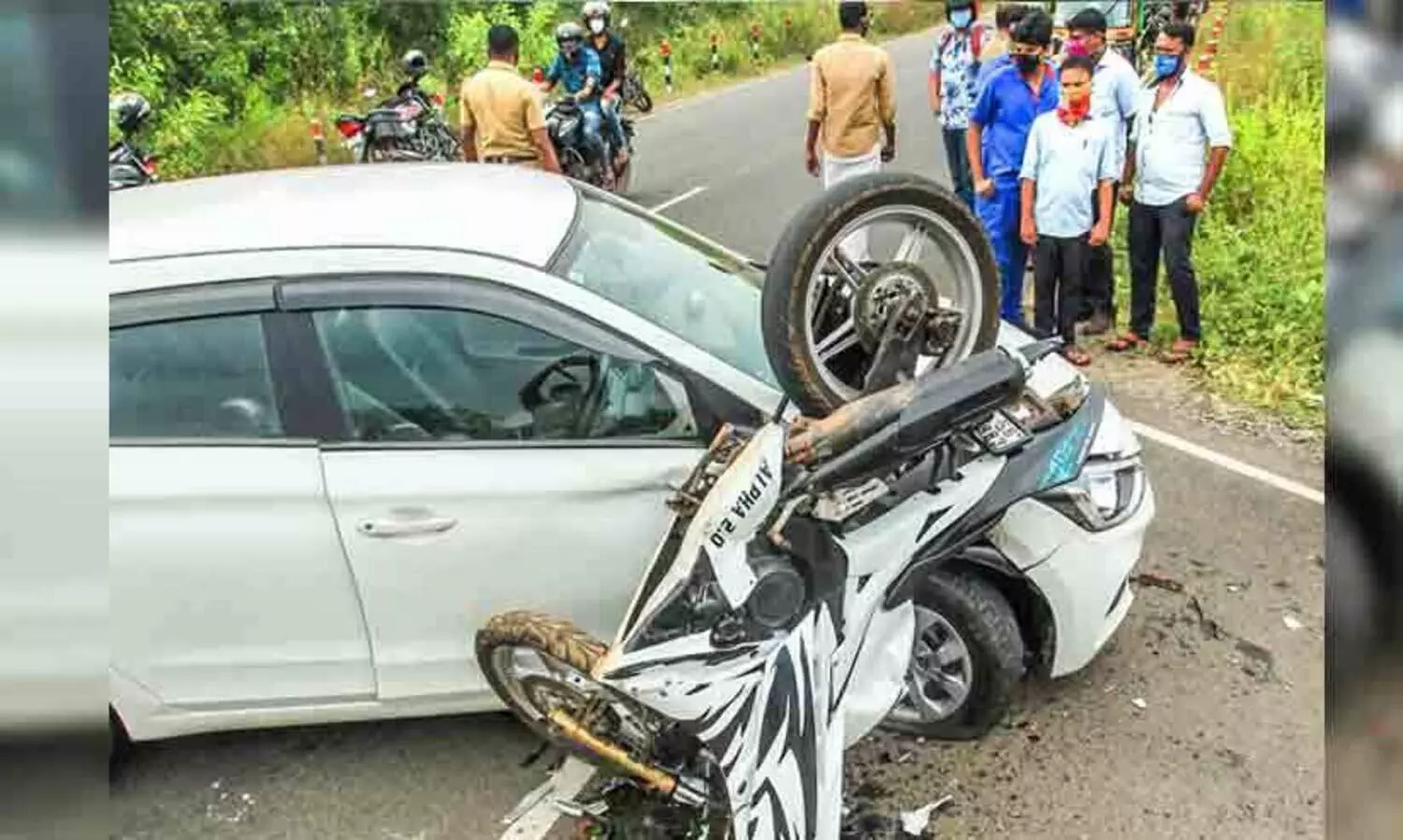​കാറിലിടിച്ച്​ 50 മീറ്റർ ദൂ​രെ​ തെറിച്ചുവീണ ബൈക്ക് യാത്രികൻ മരിച്ചു