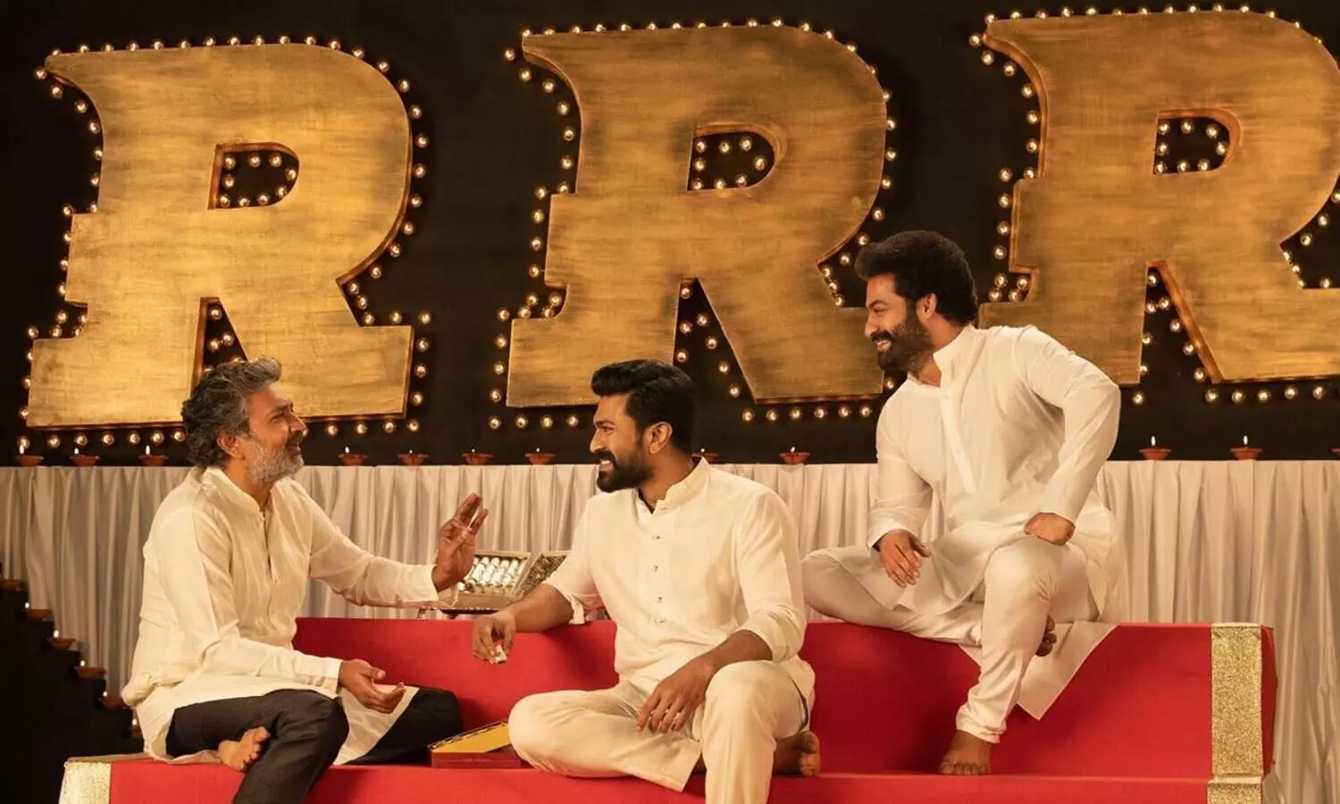 നായകൻമാർക്കൊപ്പം രാജമൗലിയും, RRR​െൻറ പുതിയ ചിത്രങ്ങൾ പുറത്ത്​