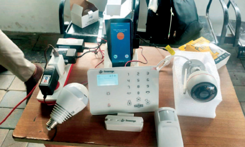 മോഷണം പതിവ്; വീടുകളിൽ അലാറം സ്ഥാപിക്കുന്നു