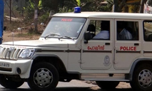 വാഹന പരിശോധനക്കിടെ മർദനം; പൊലീസുകാർ ഹാജരാകണമെന്ന് മനുഷ്യാവകാശ കമീഷൻ വാഹന പരിശോധനക്കിടെ മർദനം; പൊലീസുകാർ ഹാജരാകണമെന്ന് മനുഷ്യാവകാശ കമീഷൻ