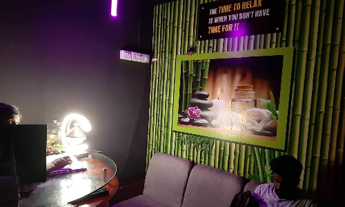 കൊ​ച്ചിയിലെ  മസാജ്​ കേന്ദ്രങ്ങളിൽ പൊലീസ് റെയ്ഡ്