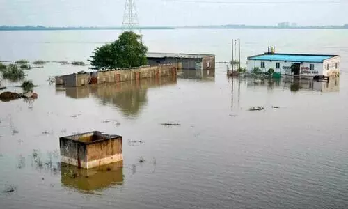 പ്രളയ ഫണ്ട് തട്ടിപ്പ് കേസിൽ സി.പി.എം നേതാക്കളടക്കം ഏഴുപേര്ക്കെതിരെ കുറ്റപത്രം പ്രളയ ഫണ്ട് തട്ടിപ്പ് കേസിൽ സി.പി.എം നേതാക്കളടക്കം ഏഴുപേര്ക്കെതിരെ കുറ്റപത്രം