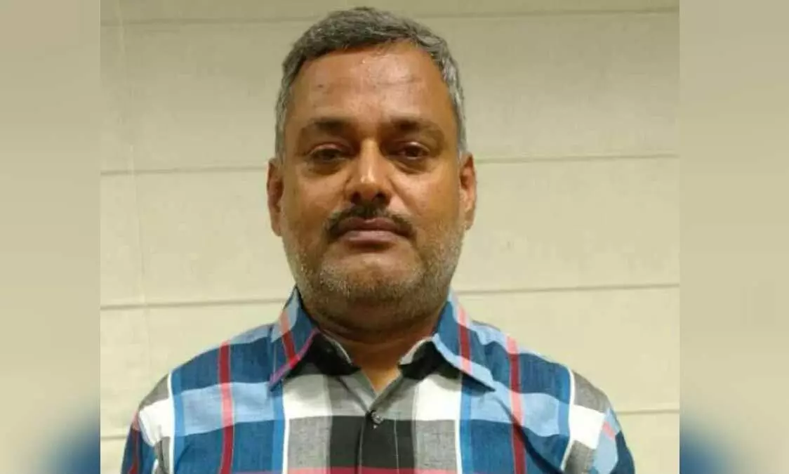 വികാസ് ദുബെയുമായി ബന്ധം: കാൺപുർ മുൻ പൊലീസ് മേധാവിക്ക് സസ്പെൻഷൻ വികാസ് ദുബെയുമായി ബന്ധം: കാൺപുർ മുൻ പൊലീസ് മേധാവിക്ക് സസ്പെൻഷൻ