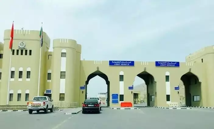 അതിർത്തി തുറന്നു: ഒമാനിലേക്ക് ഇനി റോഡ് മാർഗം യാത്ര ചെയ്യാം അതിർത്തി തുറന്നു: ഒമാനിലേക്ക് ഇനി റോഡ് മാർഗം യാത്ര ചെയ്യാം