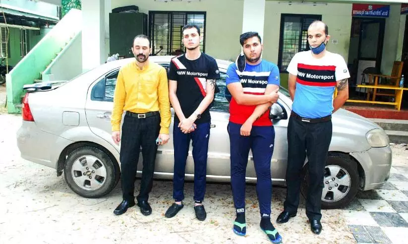 ഇറാൻകാരായ കവർച്ചസംഘത്തെ ചേർത്തലയിലെത്തിച്ച് തെളിവെടുപ്പ് നടത്തി ഇറാൻകാരായ കവർച്ചസംഘത്തെ ചേർത്തലയിലെത്തിച്ച് തെളിവെടുപ്പ് നടത്തി