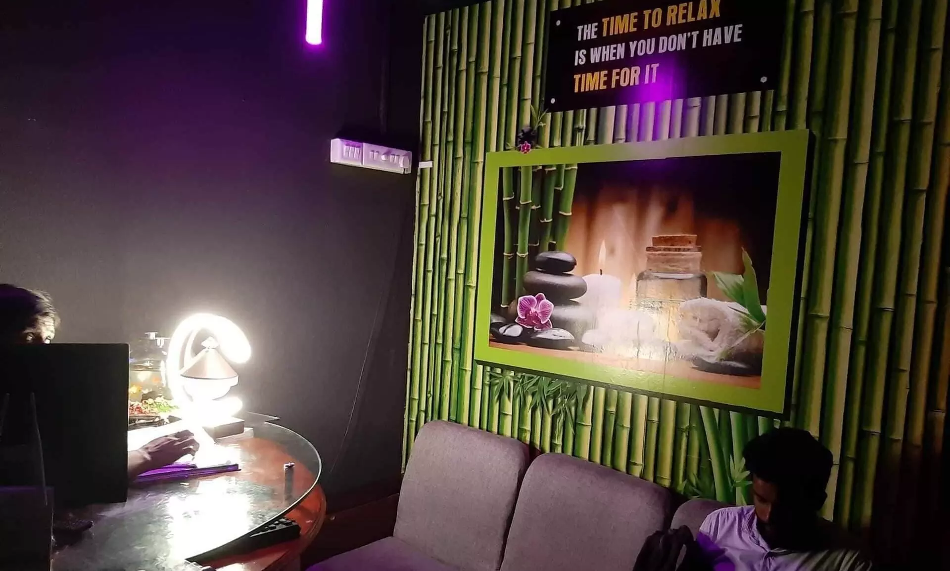 കൊ​ച്ചിയിലെ  മസാജ്​ കേന്ദ്രങ്ങളിൽ പൊലീസ് റെയ്ഡ്