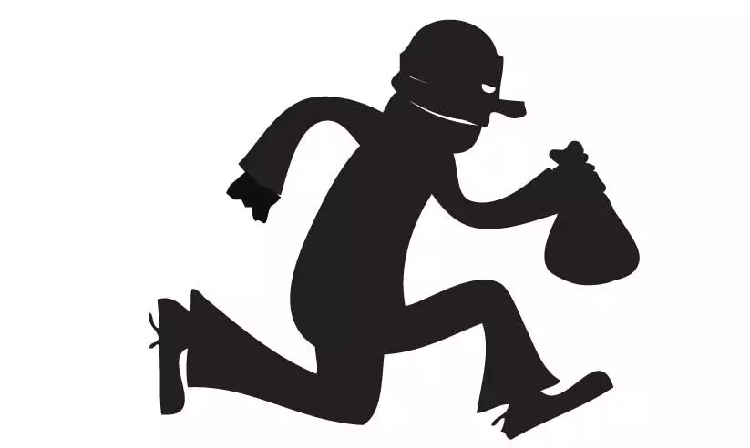 ജ്വല്ലറി കവർച്ച ശ്രമം: രണ്ടംഗ സംഘത്തിനായി അന്വേഷണം കർണാടകയിലേക്ക് ജ്വല്ലറി കവർച്ച ശ്രമം: രണ്ടംഗ സംഘത്തിനായി അന്വേഷണം കർണാടകയിലേക്ക്