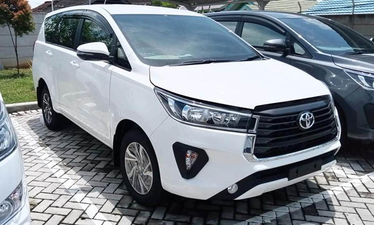 മുഖംമിനുക്കിയ ഇന്നോവ ഉടനെത്തും; ബുക്കിങ് തുടങ്ങിയതായും സൂചന മുഖംമിനുക്കിയ ഇന്നോവ ഉടനെത്തും; ബുക്കിങ് തുടങ്ങിയതായും സൂചന