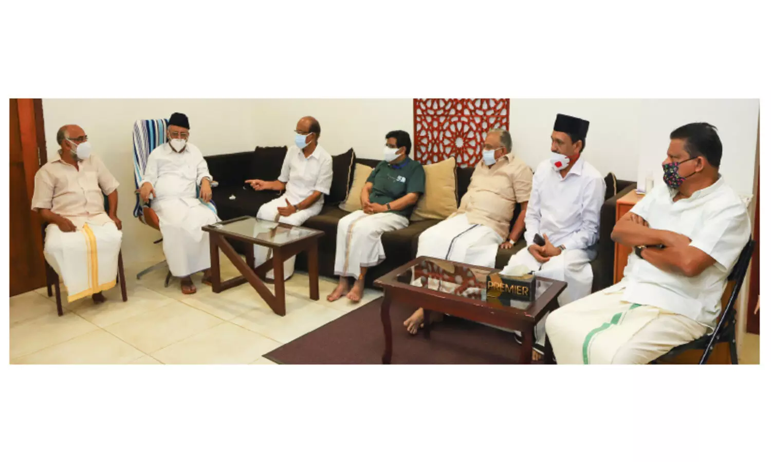 ഖമറുദ്ദീനും ഷാജിക്കുമെതിരായ കേസുകൾ നേരിടാൻ ലീഗ്