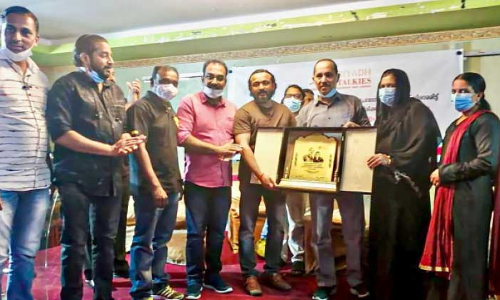 ചിത്രകാരൻ ഇസ്ഹാഖിനും കുടുംബത്തിനും യാത്രയയപ്പ് നൽകി