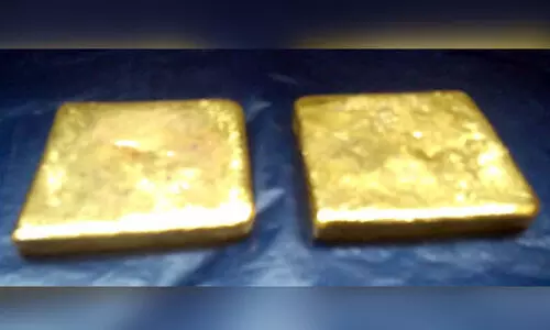 തിരുവനന്തപുരത്ത് കുട്ടികളെ ഉപയോഗിച്ച് കടത്താൻ ശ്രമിച്ച ഒന്നരക്കിലോ സ്വർണം പിടിച്ചു തിരുവനന്തപുരത്ത് കുട്ടികളെ ഉപയോഗിച്ച് കടത്താൻ ശ്രമിച്ച ഒന്നരക്കിലോ സ്വർണം പിടിച്ചു