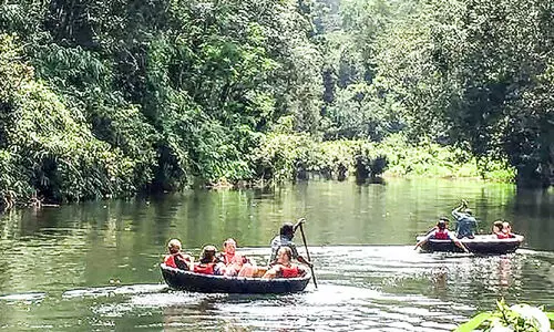 സഞ്ചാരികളെ ആകര്‍ഷിച്ച് ആങ്ങമൂഴി കൊട്ടവഞ്ചി സവാരി