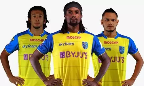 മാറ്റി മാറ്റി മൊത്തത്തിൽ കുളമാക്കിയോ ! ബ്ലാസ്റ്റേഴ്‌സ് പുതിയ ഹോം കിറ്റുകള്‍ അവതരിപ്പിച്ചു