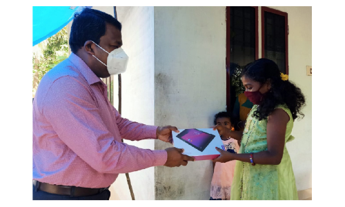 ഇ-മെയിൽ കിട്ടി; ശിവാനിക്ക് മുഖ്യമന്ത്രിയുടെ ശിശുദിന സമ്മാനം ലാപ്ടോപ്