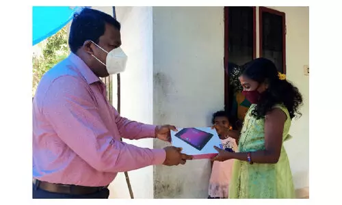 ഇ-മെയിൽ കിട്ടി; ശിവാനിക്ക് മുഖ്യമന്ത്രിയുടെ ശിശുദിന സമ്മാനം ലാപ്ടോപ്