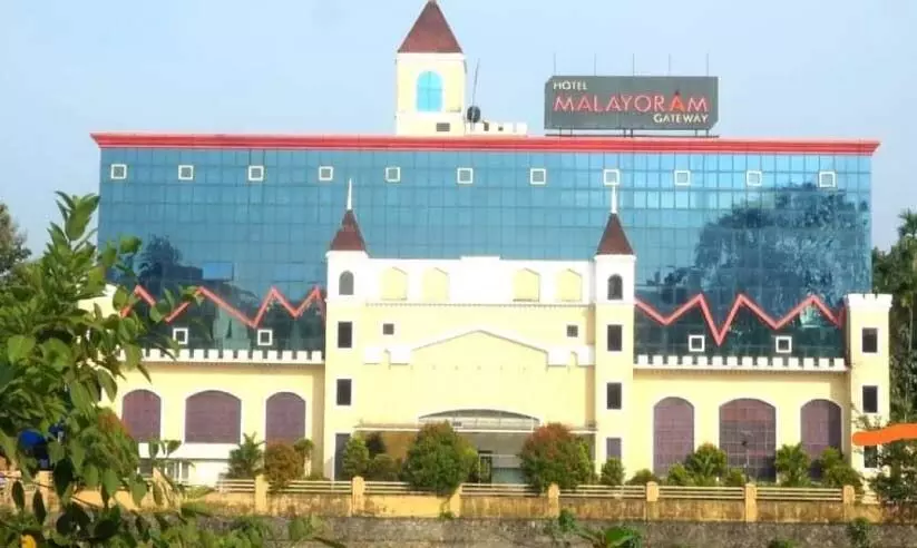 വ്യാജമദ്യ വിൽപന: മുക്കത്തെ ബാർ ഹോട്ടൽ പൂട്ടി വ്യാജമദ്യ വിൽപന: മുക്കത്തെ ബാർ ഹോട്ടൽ പൂട്ടി