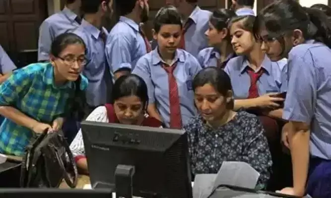 കോഴ്സുകൾ അനുവദിക്കുന്നത് ആർക്കുവേണ്ടി?