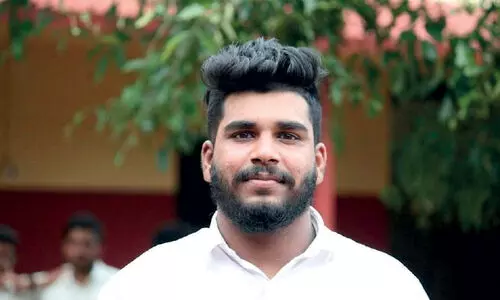 തെരഞ്ഞെടുപ്പ് പിച്ചിൽ കൂറ്റൻ സിക്സർ പറത്താൻ പാഡുകെട്ടി വിഷ്​ണു