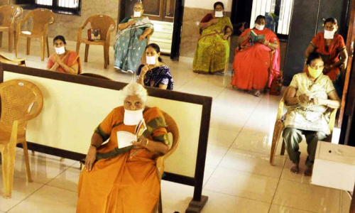 ആചാരം കൈവിട്ടില്ല; ദീപങ്ങൾ തെളിക്കാതെ ദീപാവലി ആഘോഷം