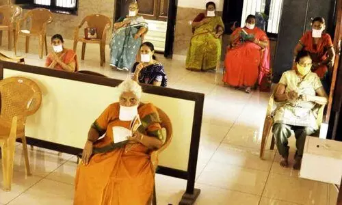 ആചാരം കൈവിട്ടില്ല; ദീപങ്ങൾ തെളിക്കാതെ ദീപാവലി ആഘോഷം