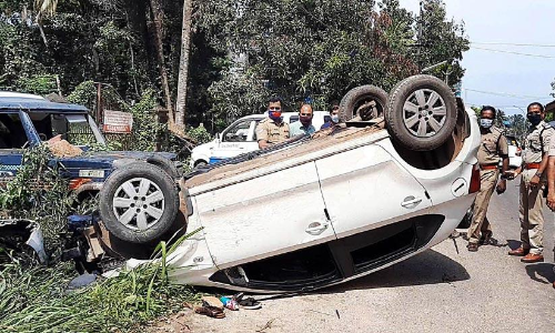 അപകടത്തിൽപെട്ട കാറിൽനിന്ന്​ എട്ട്​ കിലോ കഞ്ചാവ് പിടികൂടി
