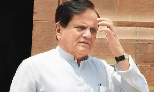 കോവിഡ്​ ബാധിച്ച ​കോൺഗ്രസ്​ നേതാവ്​ അഹമ്മദ്​ പ​ട്ടേലിനെ ഐ.സി.യുവിലേക്ക്​ മാറ്റി