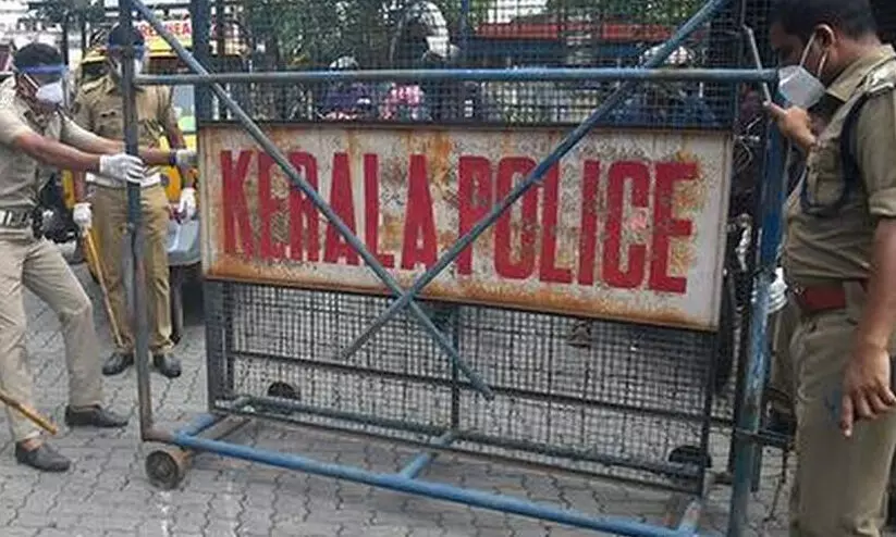 സംസ്ഥാനത്തെ നിരോധനാജ്ഞ ഇന്ന് അവസാനിക്കും; പല ജില്ലകളിലും നീട്ടില്ല സംസ്ഥാനത്തെ നിരോധനാജ്ഞ ഇന്ന് അവസാനിക്കും; പല ജില്ലകളിലും നീട്ടില്ല