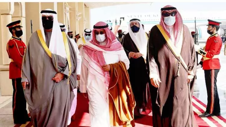 അനുശോചനം: അമീറിെൻറ പ്രതിനിധിയായി പ്രധാനമന്ത്രി ബഹ്റൈനിലെത്തി അനുശോചനം: അമീറിെൻറ പ്രതിനിധിയായി പ്രധാനമന്ത്രി ബഹ്റൈനിലെത്തി