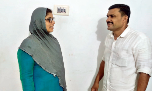 ഇവിടെ വീട്ടുകാര്യമല്ല തെരഞ്ഞെടുപ്പ്; സ്ഥാനാർഥികളായി അധ്യാപക ദമ്പതികൾ ഇവിടെ വീട്ടുകാര്യമല്ല തെരഞ്ഞെടുപ്പ്; സ്ഥാനാർഥികളായി അധ്യാപക ദമ്പതികൾ