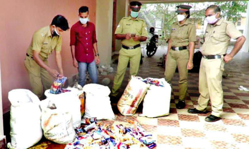 ക​ട​ലു​ണ്ടി​പ്പു​ഴ​യി​ലും പാ​ല​ത്തി​ന​ടി​യി​ലും നാ​ല് ക്വി​ൻ​റ​ല്‍ പു​ക​യി​ല ഉ​ൽ​പ​ന്ന​ങ്ങ​ള്‍ ഉ​പേ​ക്ഷി​ച്ച നി​ല​യി​ല്‍