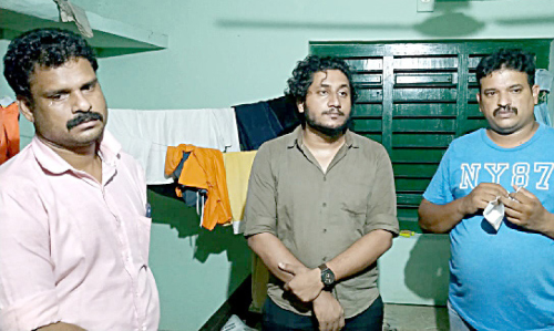 വനമേഖലയിൽ മാലിന്യം തള്ളി; മൂന്നുപേർ പിടിയിൽ