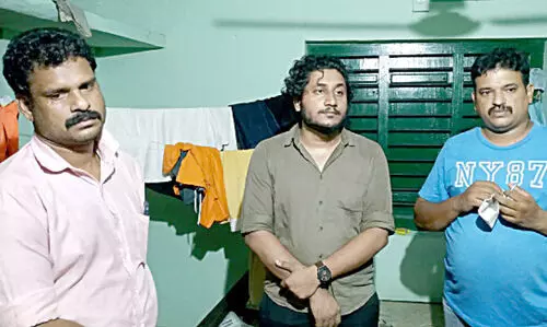 വനമേഖലയിൽ മാലിന്യം തള്ളി; മൂന്നുപേർ പിടിയിൽ