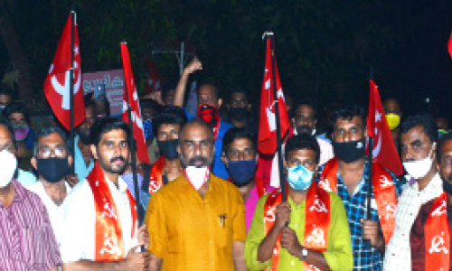 തെരഞ്ഞെടുപ്പായി... പാർട്ടിവിടലും സജീവം