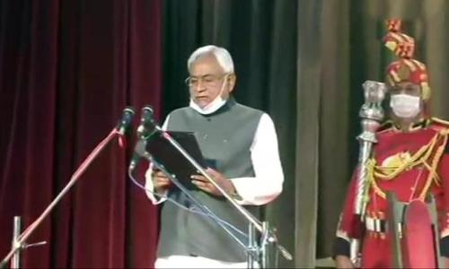 ബിഹാർ മുഖ്യമന്ത്രിയായി നിതീഷ് കുമാർ സത്യപ്രതിജ്ഞ ചെയ്തു