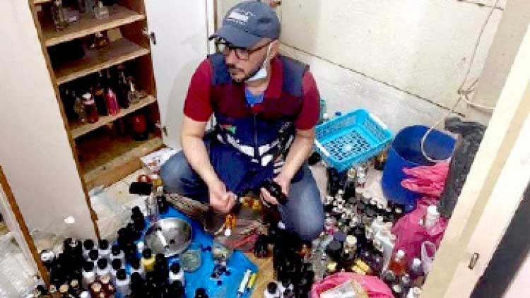 ഫർവാനിയയിൽ 2000 കുപ്പി വ്യാജ സുഗന്ധദ്രവ്യം പിടിച്ചു ഫർവാനിയയിൽ 2000 കുപ്പി വ്യാജ സുഗന്ധദ്രവ്യം പിടിച്ചു