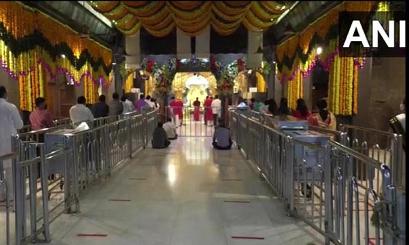 മഹാരാഷ്ട്രയിൽ ആരാധനാലയങ്ങൾ തുറന്നു; കോവിഡ് മാനദണ്ഡങ്ങൾ പാലിക്കണം മഹാരാഷ്ട്രയിൽ ആരാധനാലയങ്ങൾ തുറന്നു; കോവിഡ് മാനദണ്ഡങ്ങൾ പാലിക്കണം