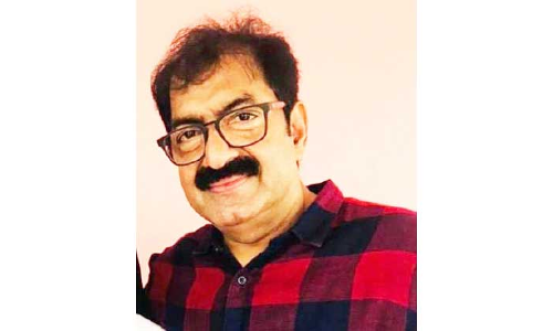 നാ​ട്ടി​ൽ തെ​ര​ഞ്ഞെ​ടു​പ്പാ​ര​വം; നാ​സ​ർ ഖാ​ദ​റിന്‍റെ മ​ന​സ്സി​ൽ പോ​രാ​ട്ട​ സ്​​മ​ര​ണ​യും