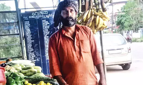 ഉണ്ണികൃഷ്ണൻ ഗാനം എഴുതിയാൽ സ്ഥാനാർഥിക്ക് വിജയമുറപ്പ്​ !