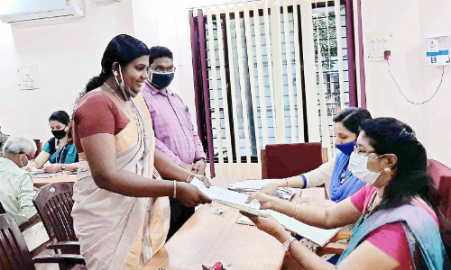 രക്തദാനത്തിൽ പുരസ്​കാരം നേടിയ മോനിഷ സ്ഥാനാർഥി