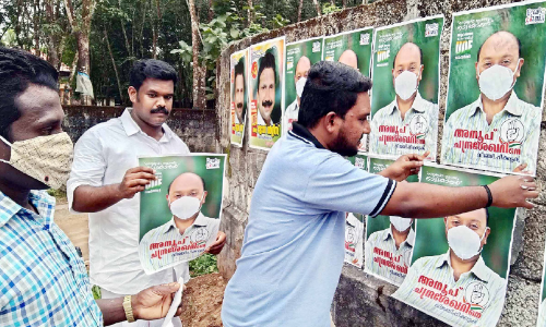 മാതൃക തന്നെ; പോസ്​റ്ററിൽ മു​ഖാ​വ​ര​ണം