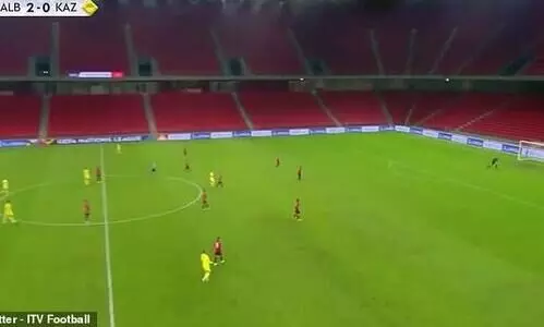 അ​ൽബേനിയയുടെ സ്​റ്റുപ്പിഡ്​ ഗോൾ കീപ്പറെ കാണാം; അയാൾ ഇനി ഗ്ലൗ അണിയാതിരിക്കുന്നതാണ്​ നല്ലത്​ !