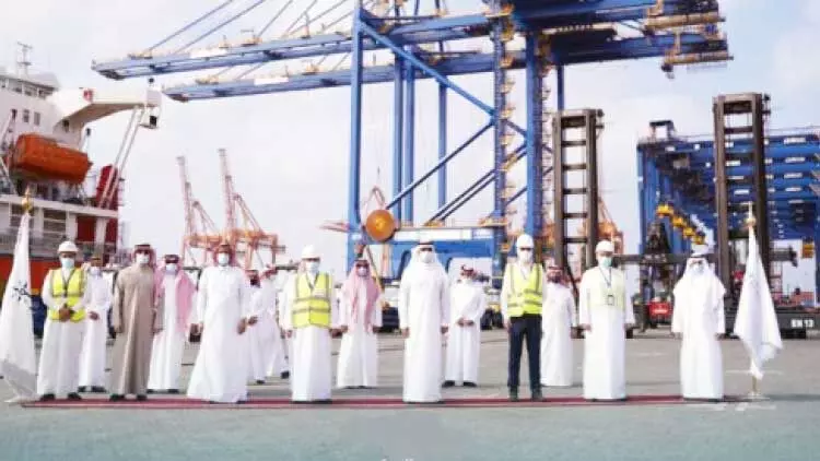 ജിദ്ദ തുറമുഖത്ത് അത്യാധുനിക ക്രെയിനുകൾ ജിദ്ദ തുറമുഖത്ത് അത്യാധുനിക ക്രെയിനുകൾ