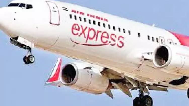 നാടണയാൻ അവസരം ഒരുങ്ങിയപ്പോൾ വില്ലനായി ടിക്കറ്റ് നിരക്ക് നാടണയാൻ അവസരം ഒരുങ്ങിയപ്പോൾ വില്ലനായി ടിക്കറ്റ് നിരക്ക്