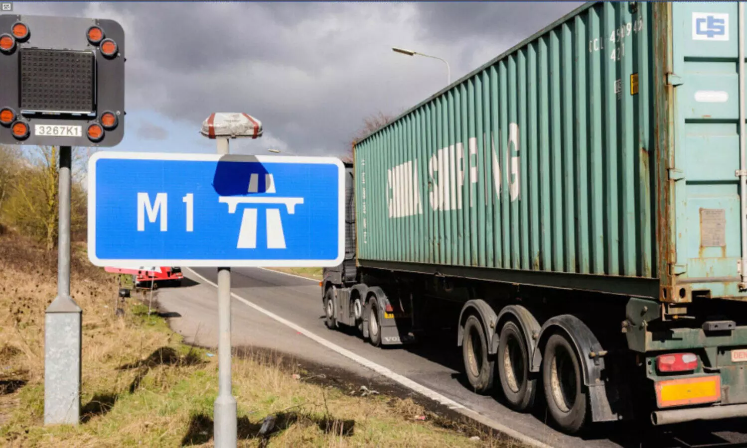 ധൂം 4​െൻറ  കഥയല്ല - 48.98 കോടി രൂപയുടെ ആപ്പിള്‍ ഉൽപന്നങ്ങളുമായി പോയ ട്രക്ക് ലണ്ടനിൽ കൊള്ളയടിച്ചു