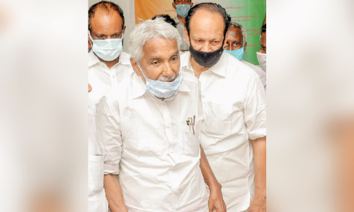 ഉമ്മൻ ചാണ്ടിയുടെ നിർദേശം തള്ളി തൃശൂരിൽ കോൺഗ്രസ് സീറ്റ് ചർച്ച