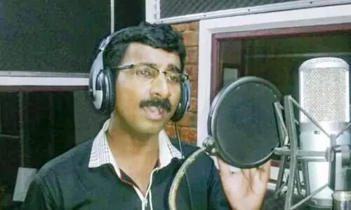 പാട്ടെഴുതി പാടുകയാണ് എസ്.കെ. പുറക്കാട് പാട്ടെഴുതി പാടുകയാണ് എസ്.കെ. പുറക്കാട്