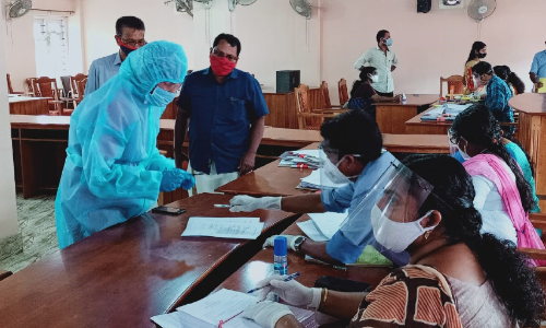 സ്ഥാനാർഥിയെത്തിയത് പി.പി.ഇ കിറ്റണിഞ്ഞ്